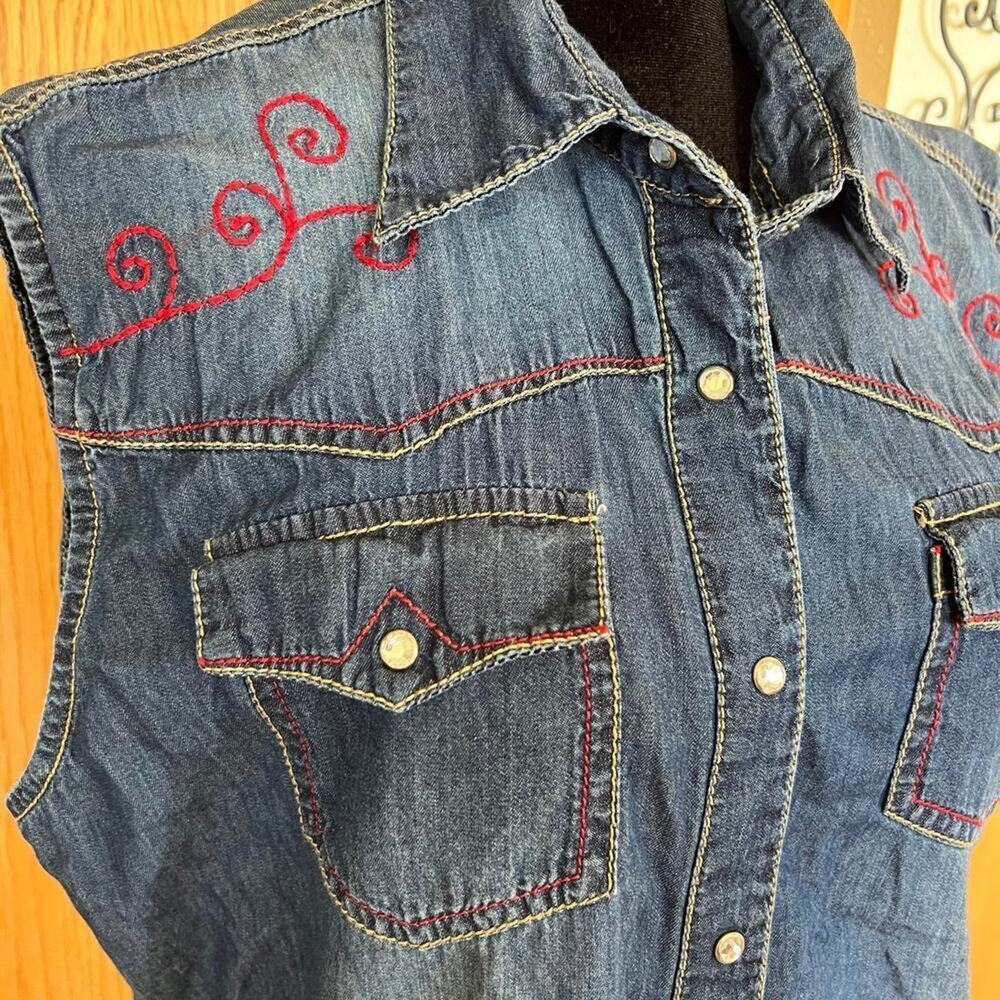 Shyanne Sleeveless Snap-Down Denim Shirt, Women's size XL